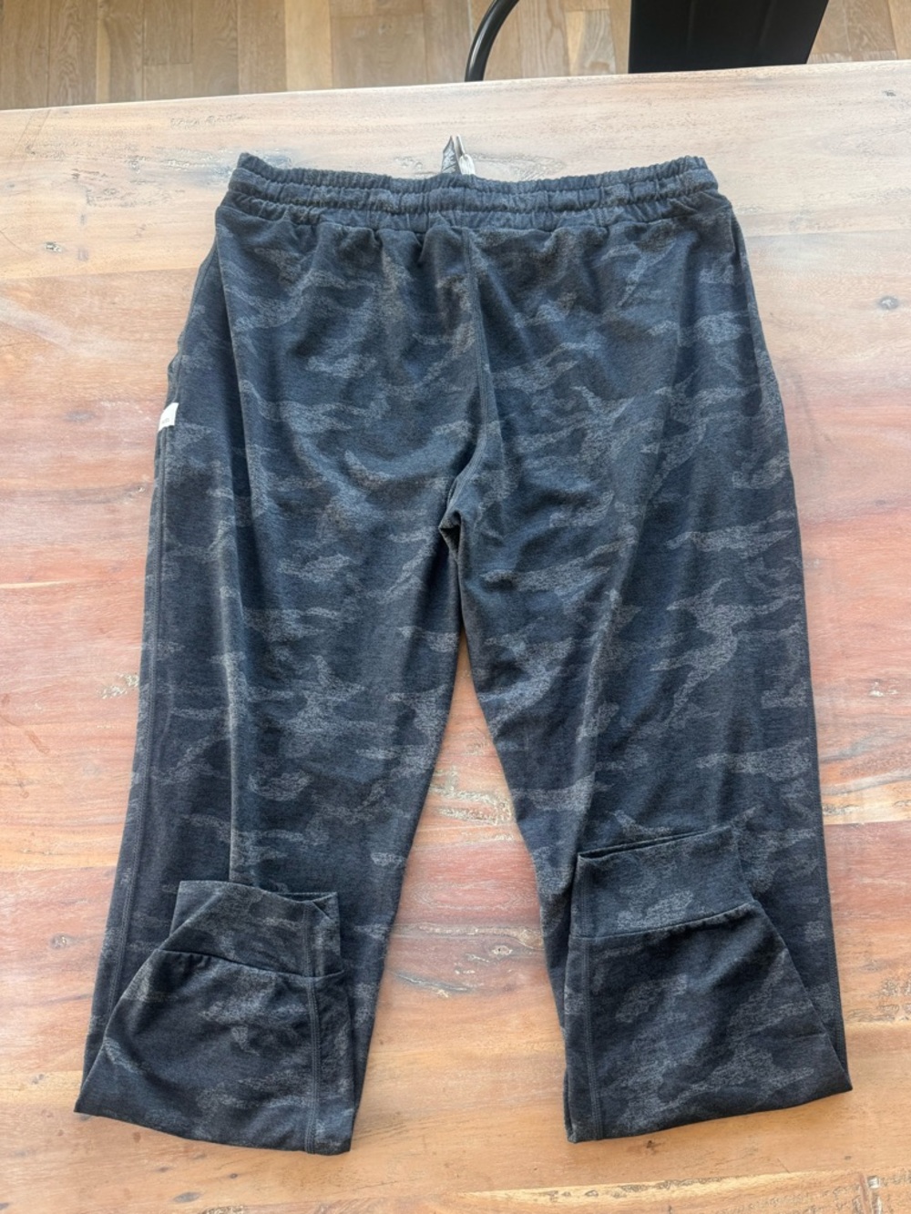Vuori Performance joggers size small. - Picture 2 of 6